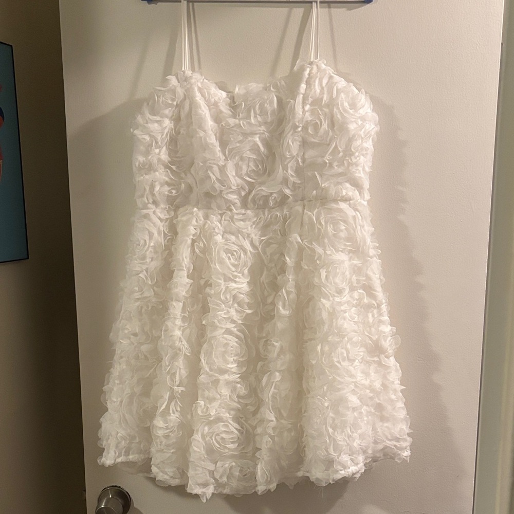 Chic White Floral Mini Dress